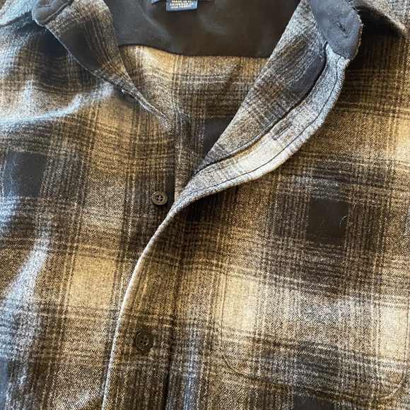 Pendleton grey plaid shirt in like new condition. Size Large - Picture 5 of 6